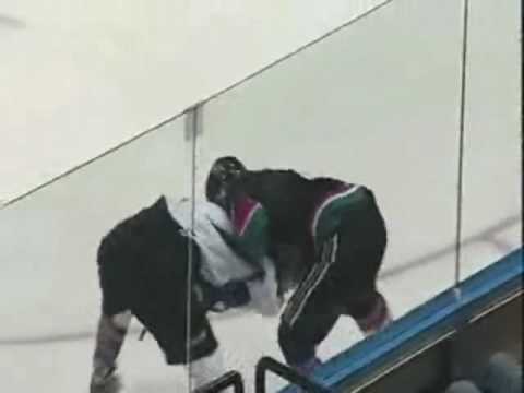 Cason Machacek vs Tyler Halliday