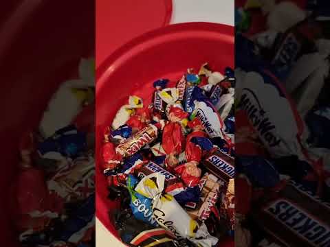 #celebrations  #MilkChocolate & #biscuit  Bars Sharing Tub 600g £5.50 #Iceland #ripoffbritain