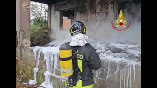 scafati-fiamme-nell-ex-cotonificio-trasformato-in-discarica-abusiva