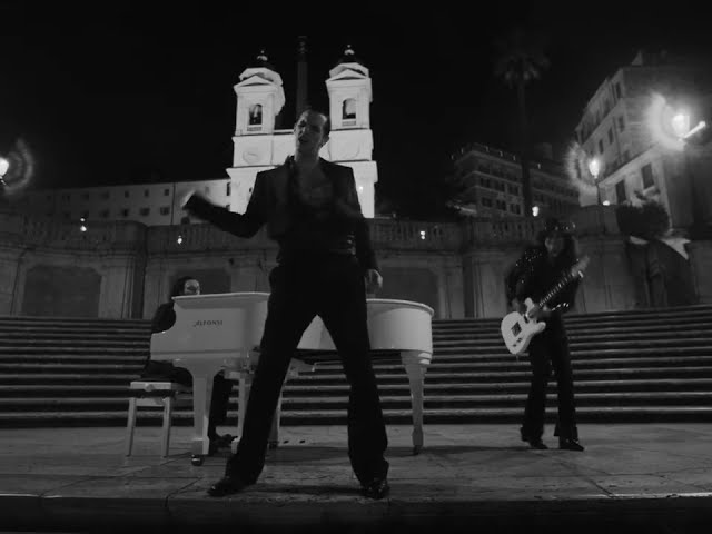 Amor von Achille Lauro ((jetzt ansehen))