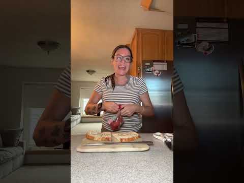 How to make PIZZA GRILLED CHEESE!! 🧀