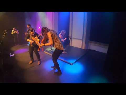 Blazin' Fiddles - 'Annie's Waltz' live in Bury