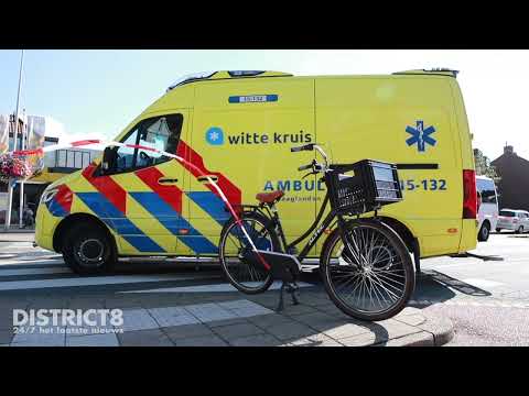 Fietsster komt in botsing met auto Arnold Spoelplein Den Haag