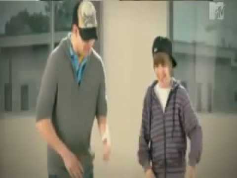 Justin Bieber beatboxing on MTV.mp4