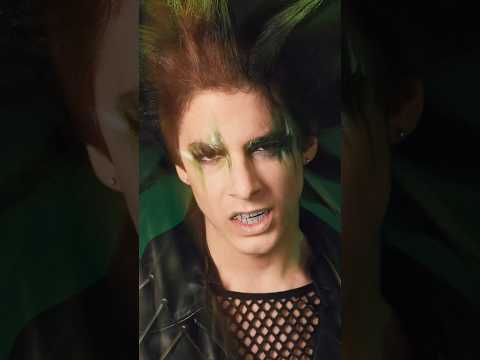 ⁠@leconservatoiredumaquillag7103Instagram→ 💇🏻‍♂️💄@serena.mrqs 📸@thomasgraindorgephoto