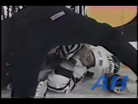 NHL Dec. 20, 1989 Mike Eagles,CHI v Mike Lalor,STL Chicago Blackhawks St. Louis Blues