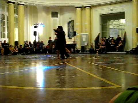  Sebastian Arce  and  Mariana Montes  are  dancing  to  the  milonga  "  No Hay Tierra Como La Mia  "