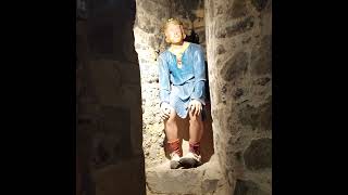 THE OLD TOILET OF THE KING IN CARRICKFERGUS CASTLE 🤭😁🤴🎈#shortvideo #uk #castle #historic
