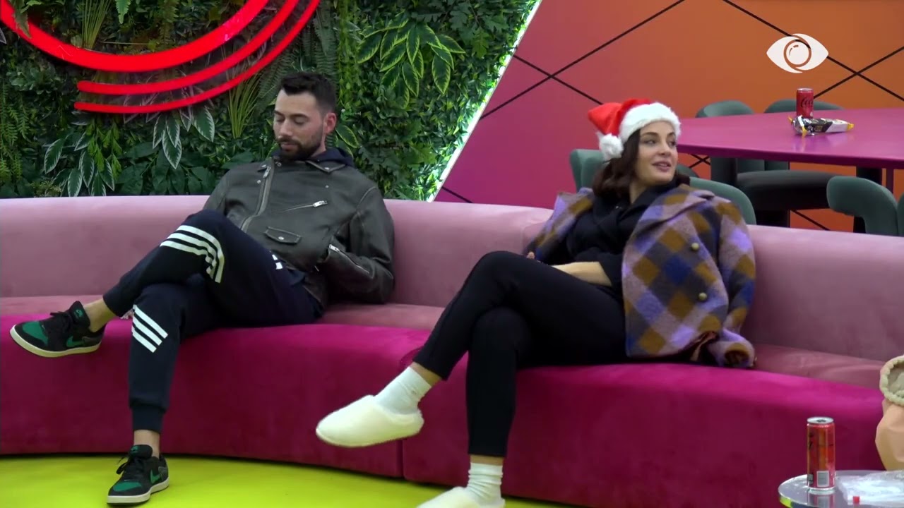 “Do të kapi Primen…”/ Banorët diskutojnë për debatin Seno-Brikena: Ajo dhe Kristi në flirt