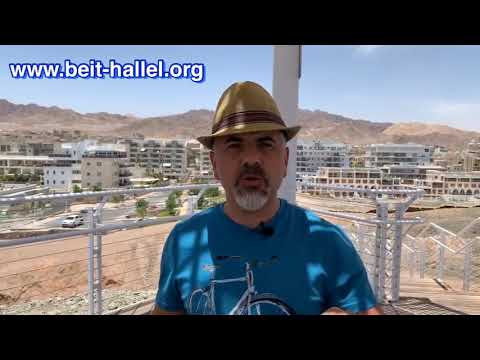 Eilat is a resort city in the south of Israel, sharing borders with Jordan, Egypt & Saudi Arabia!