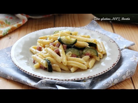 Pasta cremosa con zucchine e prosciutto