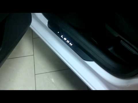 Накладки на пороги SEAT LEON с подсветкой.