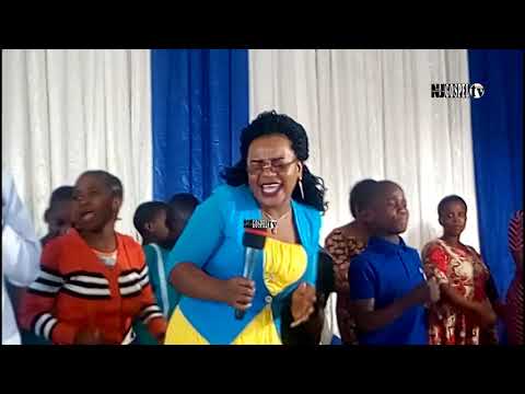 HUYU NDIYE MONICA MWANDWANGA LIVE PERFORMANCE  SIFA ZAKO BWANA ZIVUME/UNAWEZA