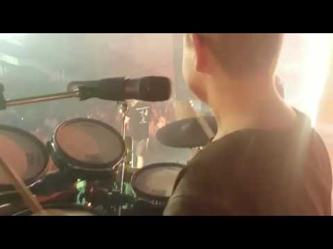 Wesley van Os, Die Jungen Tiroler Teufel drumt met Palemiger Spatzen op oktoberfeest Sittard 2016