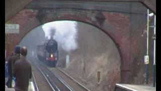 preview picture of video '70013 Oliver Cromwell passes Hedge End.MP4'