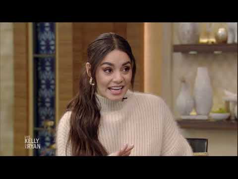 ヴァネッサ・ハジェンズ、スコットランドの聖火行列に行ってきた (Vanessa Hudgens Went to Scotland's Torchlight Procession)