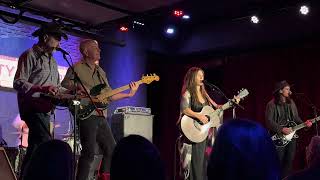 Kasey Chambers - Barricades &amp; Brickwalls