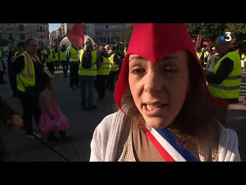Manifestation de "gilets jaunes" à Tarbes, où le carnaval a été annulé