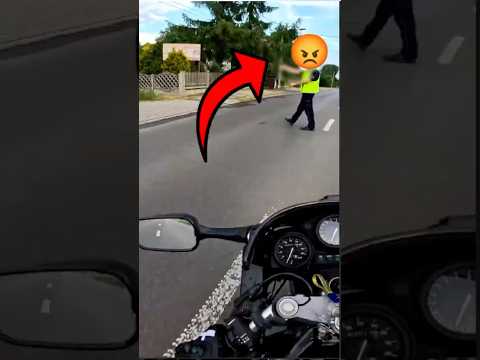 Takiego zachowania policjantów się nie spodziewał!😱