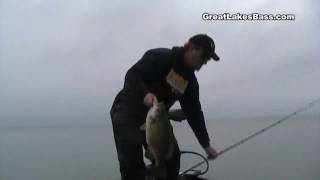 preview picture of video 'Fall Northern Michigan Smallmouth Bass Tips Mullett Lake'