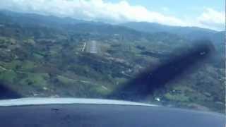 preview picture of video 'Aterrizaje SKOC Aguas Claras Ocaña !Cessna Turbo 206 .mp4'