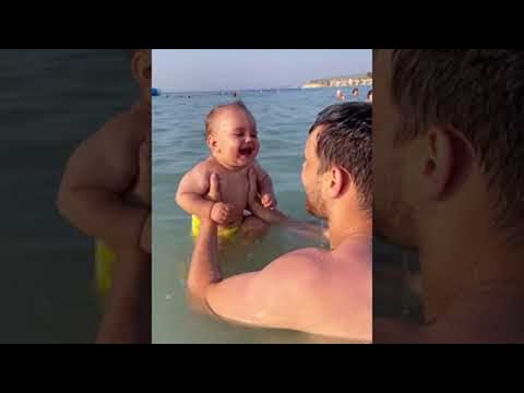 Beachgoing Baby Belly Laughing || ViralHog