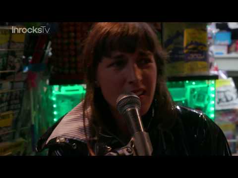 Juliette Armanet en concert surprise en plein Paris pour Les Inrocks