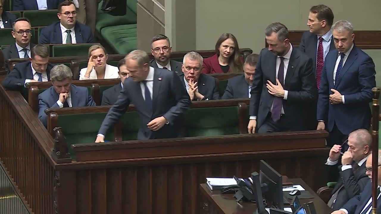 Sondaże bez litości: smerfy nie chcą euro