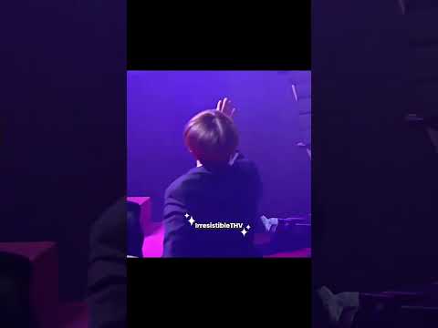 Taehyung dancing to 'Silentó- Watch Me Nae Nae'💜 at the Seoul Music Awards 2017 #v #shorts #btsv