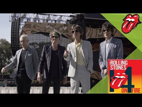 Can't You Hear Me Knocking - The Rolling Stones check out the Adelaide Oval