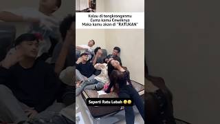 Download lagu Di jadikan ratu oleh teman teman cowok karena cewek sendiri #shortvideos #ngakak #lucu #komedi mp3 Download lagu Di jadikan ratu oleh teman teman cowok karena cewek sendiri #shortvideos #ngakak #lucu #komedi mp3