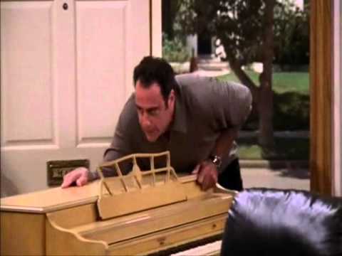 誰もがレイモンドを愛している - ロバートとピアノ (Everybody Loves Raymond - Robert and the piano)