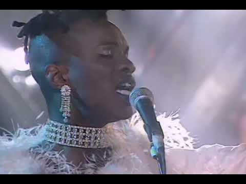 David McAlmont & David Arnold - Diamonds Are Forever Live TFI Friday 1997 Chris Evans James Bond