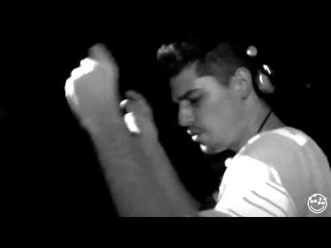 BASH ROOM VEN 16 10 015