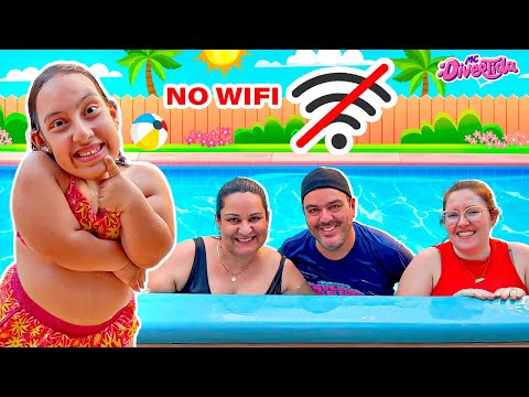 Maria Clara se diverte na Piscina sem WIFI - MC Divertida