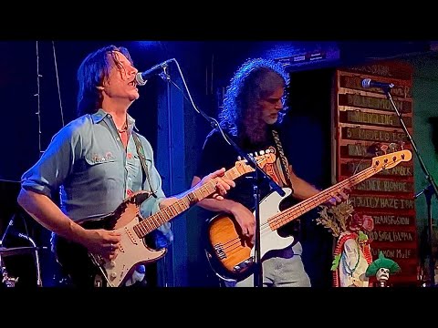 How Does It Feel? - Ian Moore
