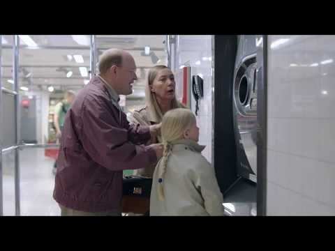 KLIPP: Solsidan (filmen) – Ove blir arg på pantsystemet