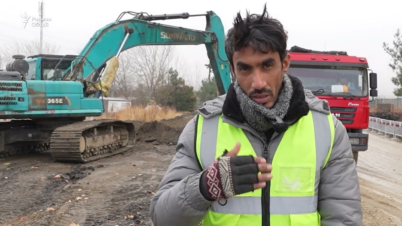 Дар Тоҷикистон таъмири як роҳи ҷанҷолӣ дар марз оғоз ёфт