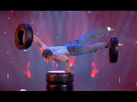 Robert Choinka - Balance Act with Tires - The world greatest Cabaret