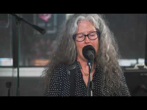 95bFM Friday Live: Francisca Griffin & The Bus Shelter Boys - Stardust