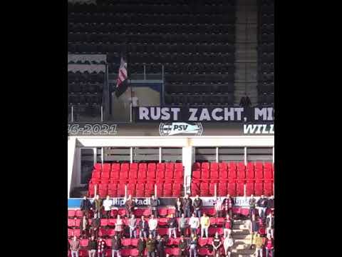 Willy van der Kuylen - indrukwekkende minuut stilte Philips Stadion