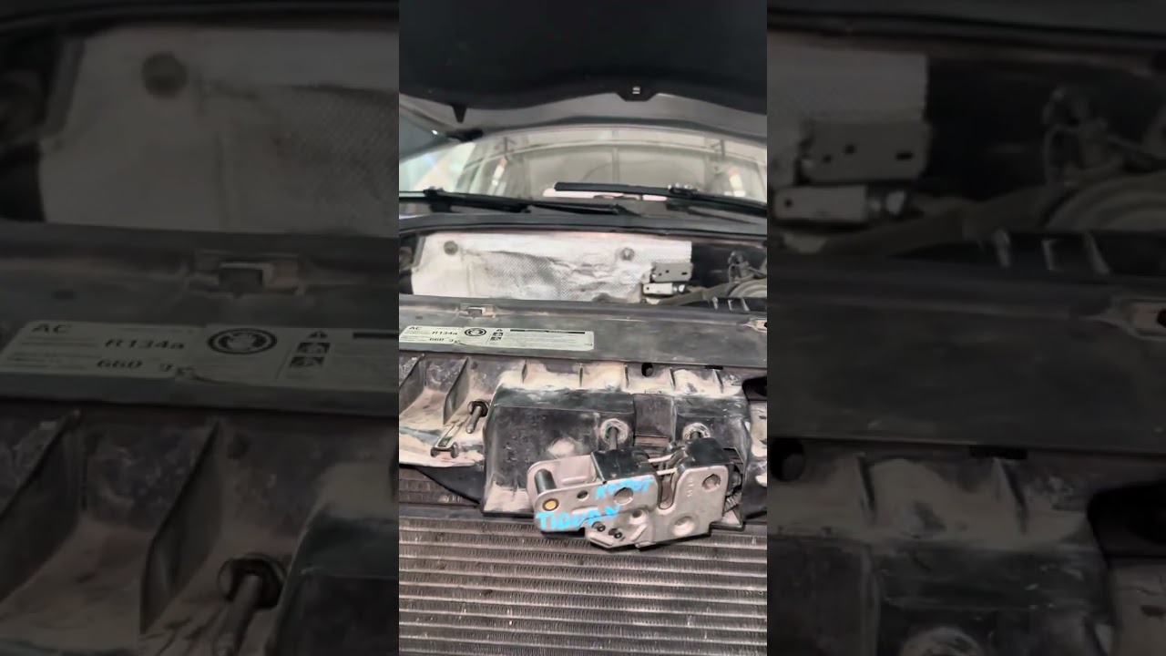 открыть капот тигуан 2012 снаружи