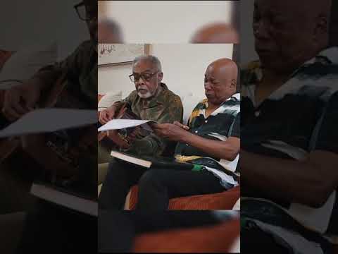 GILBERTO GIL E MILTON NASCIMENTO COMPONDO.