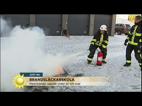 Soraya Lavasani övar brandsläckning: "Vad tung den är!" - Nyhetsmorgon (TV4)