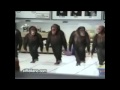 Monkey Dancing to Teach Me How To Dougie 