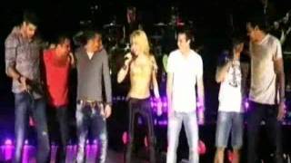 shakira le canta a pique