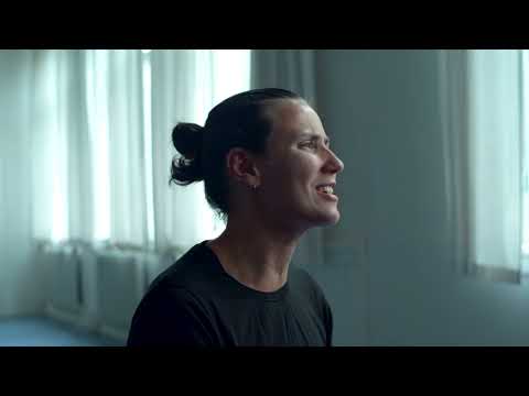 Josefin Winther - Walking home