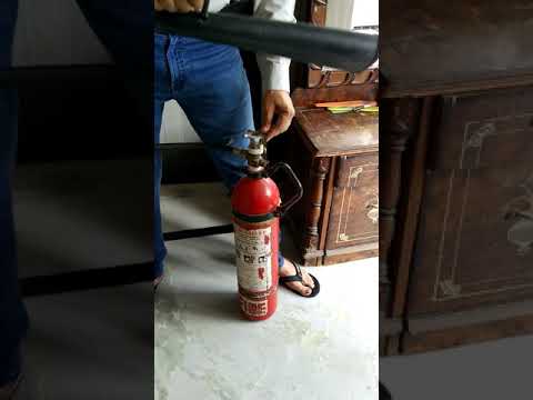 Co2 fire extinguisher, for industrial use, capacity: 4.5kg,9...