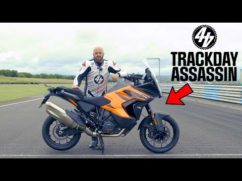 ANNOYING SPORTSBIKE RIDERS ON AN ADVENTURE BIKE!