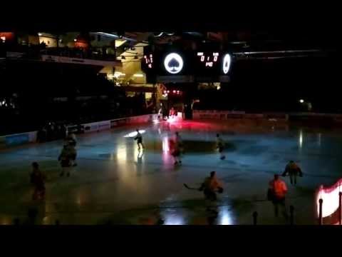 Ässät-Ilves 26.10.2013. Voitokkaan ottelun sisääntulo.